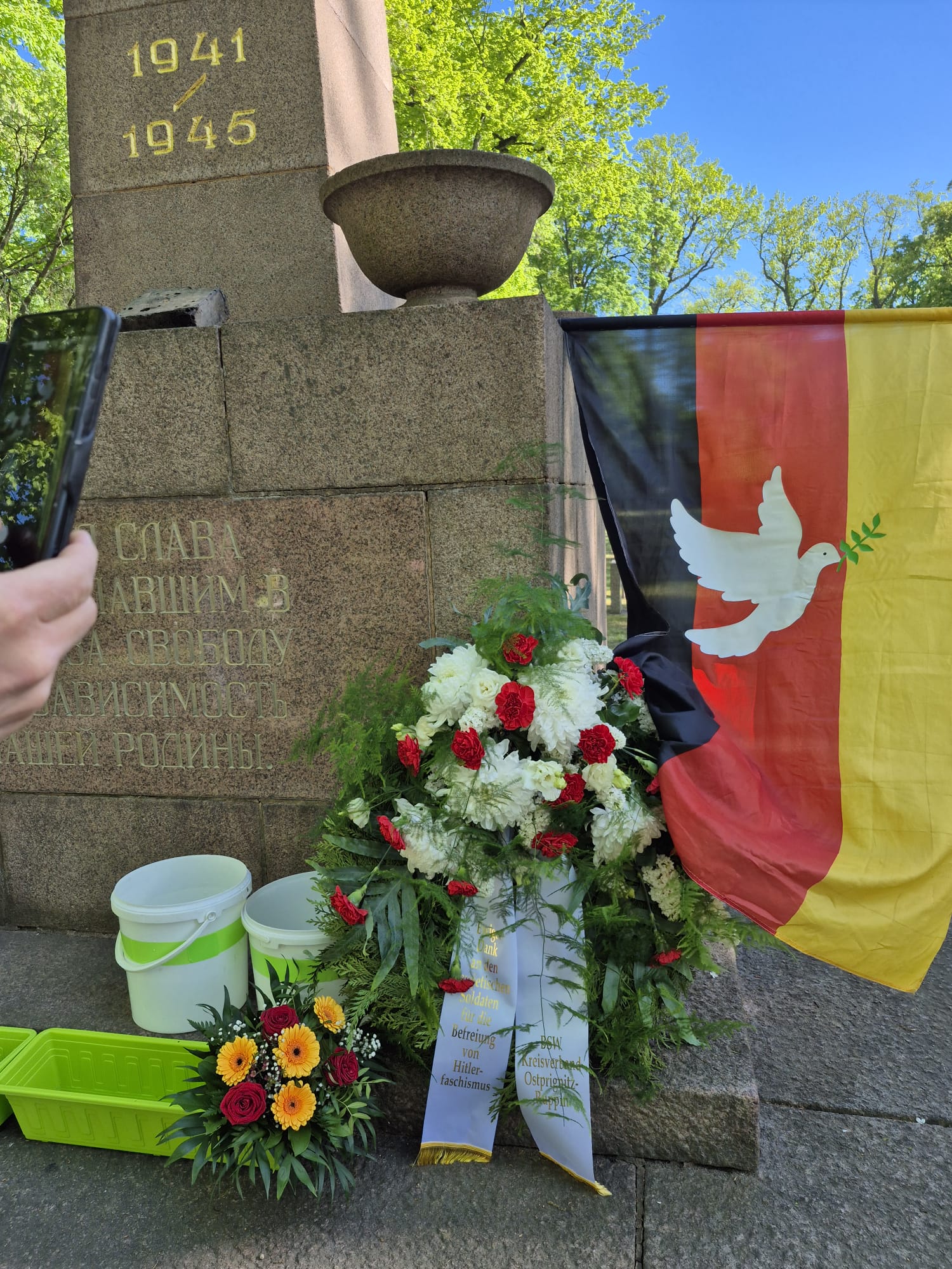 Kranzniederlegung am Tag der Befreiung — 8. Mai 2026